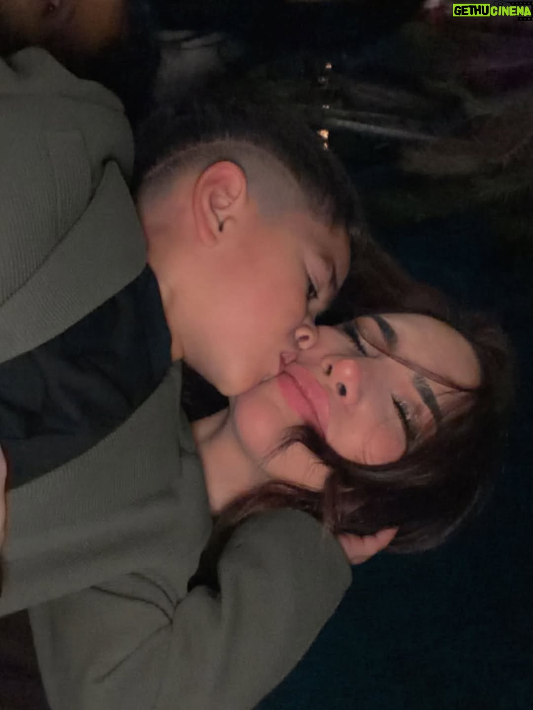 Kimberly Loaiza - 1 Million Likes - Hola 2026 ✨

Linduras les deseo feliz año lleno, espero que esté lleno amor y felicidad. Gracias por seguirme y permitirme ser parte de sus vidas los amo 🫶🏻