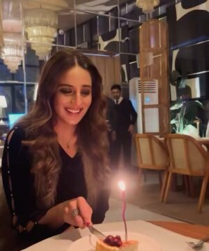 Kinza Razzak Instagram - Birthday spent right 🌸🧿
#grateful