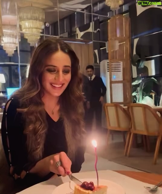 Kinza Razzak - 2.2K Likes - Birthday spent right 🌸🧿
#grateful