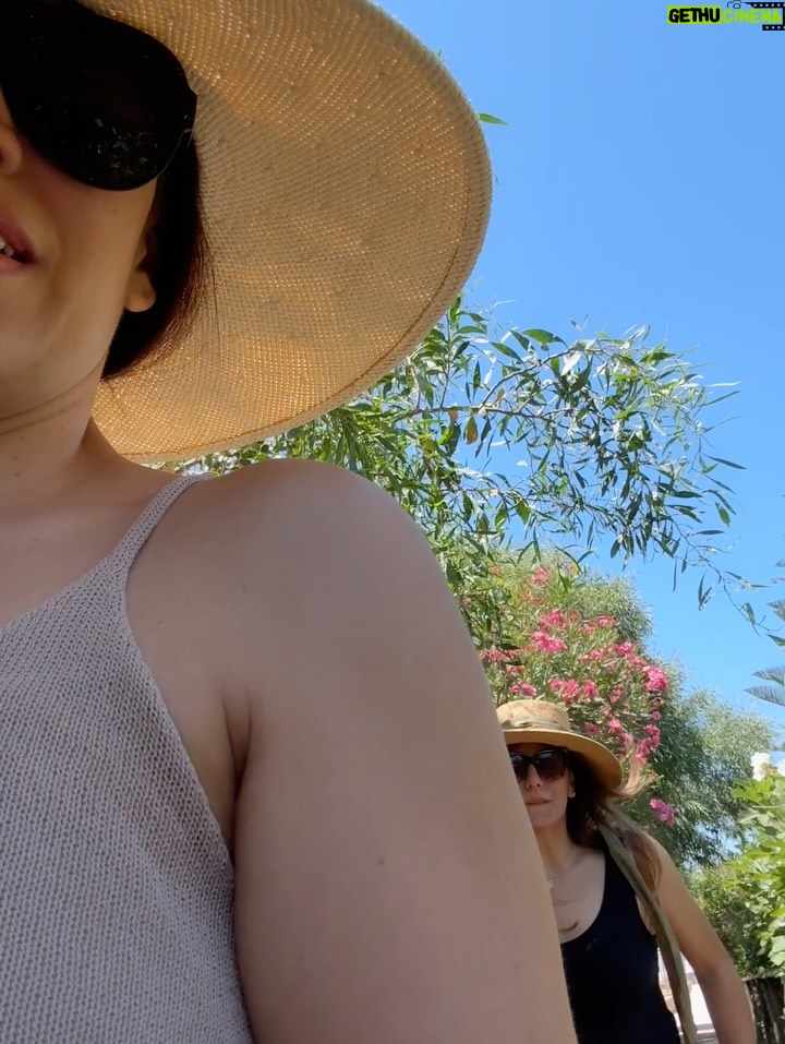 Kinza Razzak - 16.4K Likes - Hats on 
Worries gone
 👒☀️

…
#cadiz #spain #sotogrande