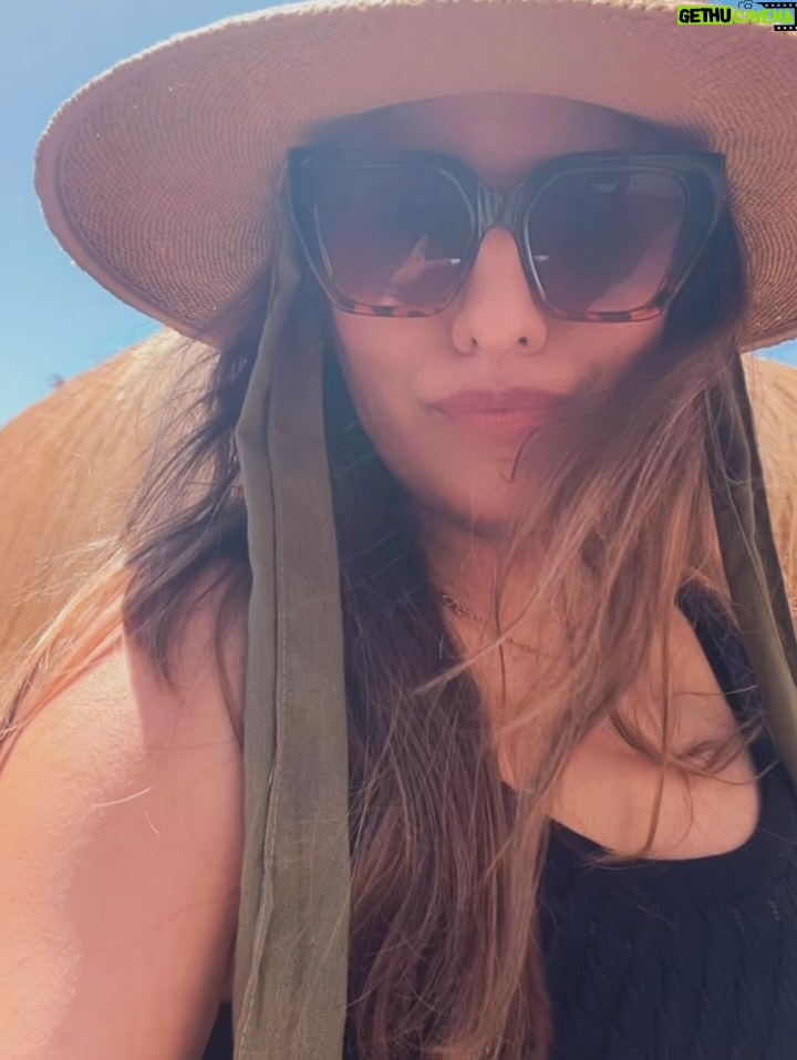 Kinza Razzak - 16.4K Likes - Hats on 
Worries gone
 👒☀️

…
#cadiz #spain #sotogrande