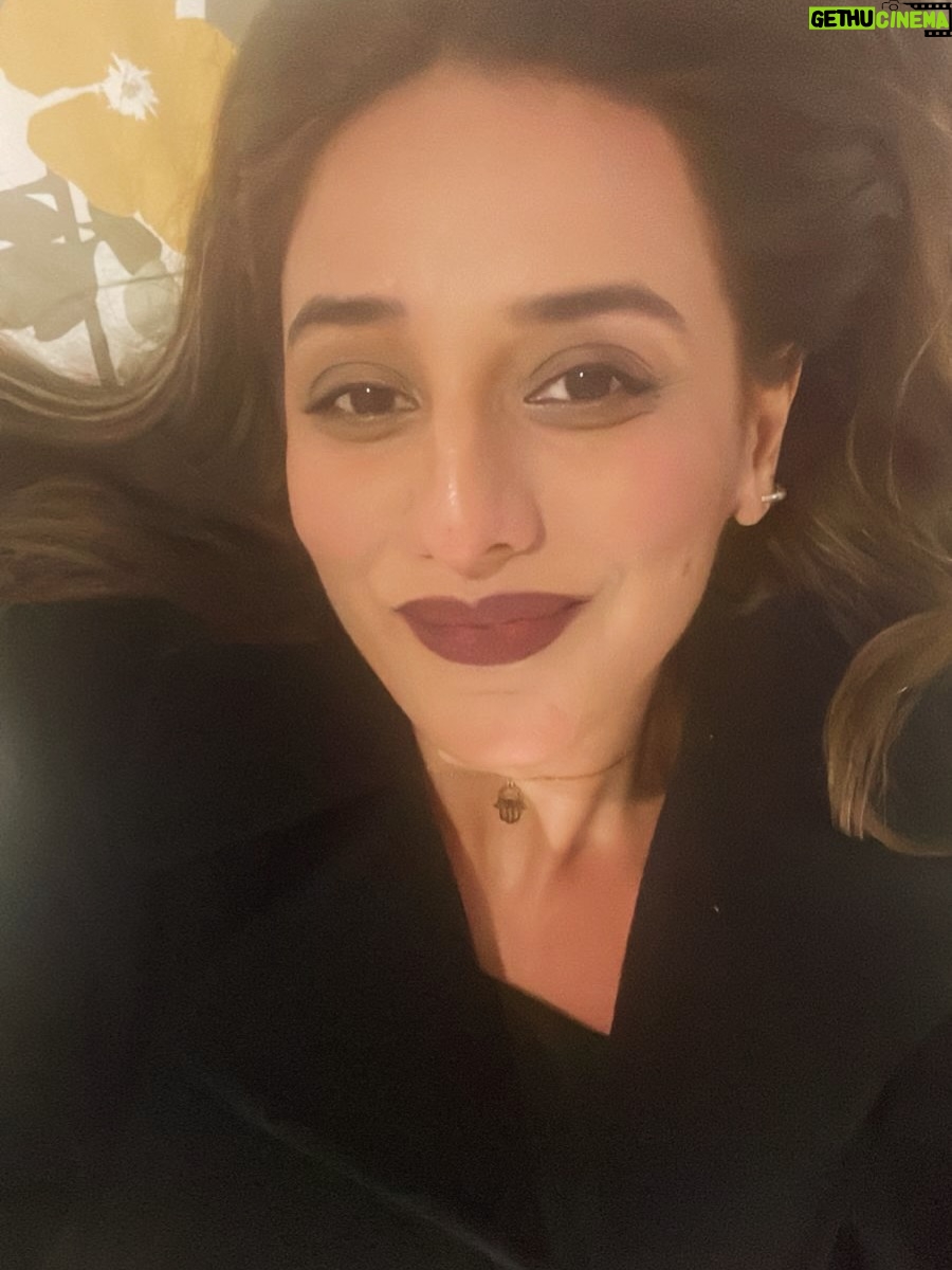 Kinza Razzak - 2.7K Likes - Hello 🎊2026🎊
Happy New Year to all 
Grateful♥️. Blessed.♥️
