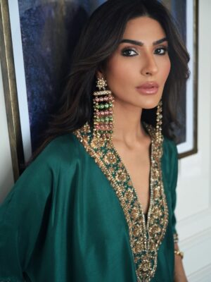 Kiran Malik Instagram - Wrapped in jewel tones and intricate detailing 🌿☘️
Wearing Drishti Chhabraa @drishtichhabraa — effortless luxury, refined artistry. 

Earrings @armaans_creationz 

Khussa ❤️ @trunklane 

📸 @sharmeenkhanphotography 

#kiranmalik #DrishtiChhabraa #FestiveElegance #TimelessStyle #styletricksbyk