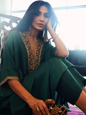 Kiran Malik Instagram - Wrapped in jewel tones and intricate detailing 🌿☘️
Wearing Drishti Chhabraa @drishtichhabraa — effortless luxury, refined artistry. 

Earrings @armaans_creationz 

Khussa ❤️ @trunklane 

📸 @sharmeenkhanphotography 

#kiranmalik #DrishtiChhabraa #FestiveElegance #TimelessStyle #styletricksbyk