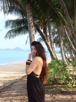 Kirti Bhatia Instagram - Life on soft mode 🐚🌊🎀🩵
#picoftheday #trend #explore #foryou #fyp #beach #cairns #sunset #australia #ootd