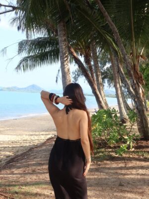 Kirti Bhatia Instagram - Life on soft mode 🐚🌊🎀🩵
#picoftheday #trend #explore #foryou #fyp #beach #cairns #sunset #australia #ootd