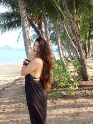 Kirti Bhatia Instagram - Life on soft mode 🐚🌊🎀🩵
#picoftheday #trend #explore #foryou #fyp #beach #cairns #sunset #australia #ootd