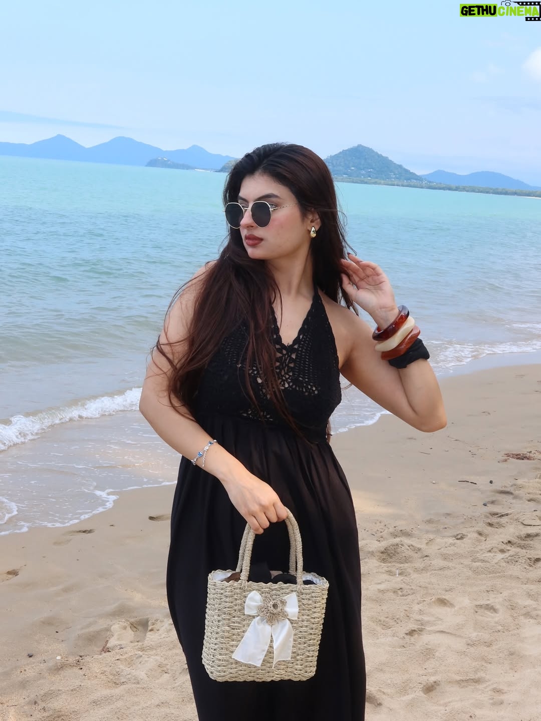 Kirti Bhatia - 2.4K Likes - Life on soft mode 🐚🌊🎀🩵

#picoftheday #trend #explore #foryou #fyp #beach #cairns #sunset #australia #ootd