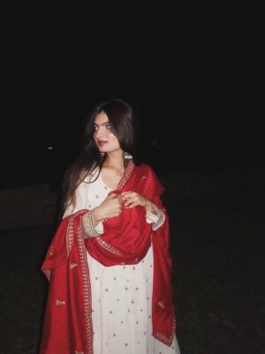 Kirti Bhatia Instagram - The only sparkle you need this दिवाली🪔🦢🪷✨
#picoftheday #diwali #foryou #explore #trending #instagram #melbourne #postviral