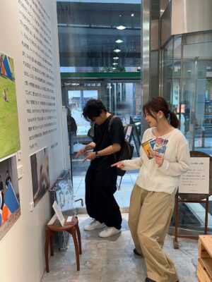 Kiyoe Yoshioka Instagram - 文喫行ってみたら、HIROBAいた‼︎
清志まれの作品や水野さんが選んだ本たちが沢山。
絵もいっぱいですてきだった🎨
HIROBA×文喫は10月13日までだそうです📚🏃♀️
#HIROBA
#水野良樹
#文喫
#いきものがかり