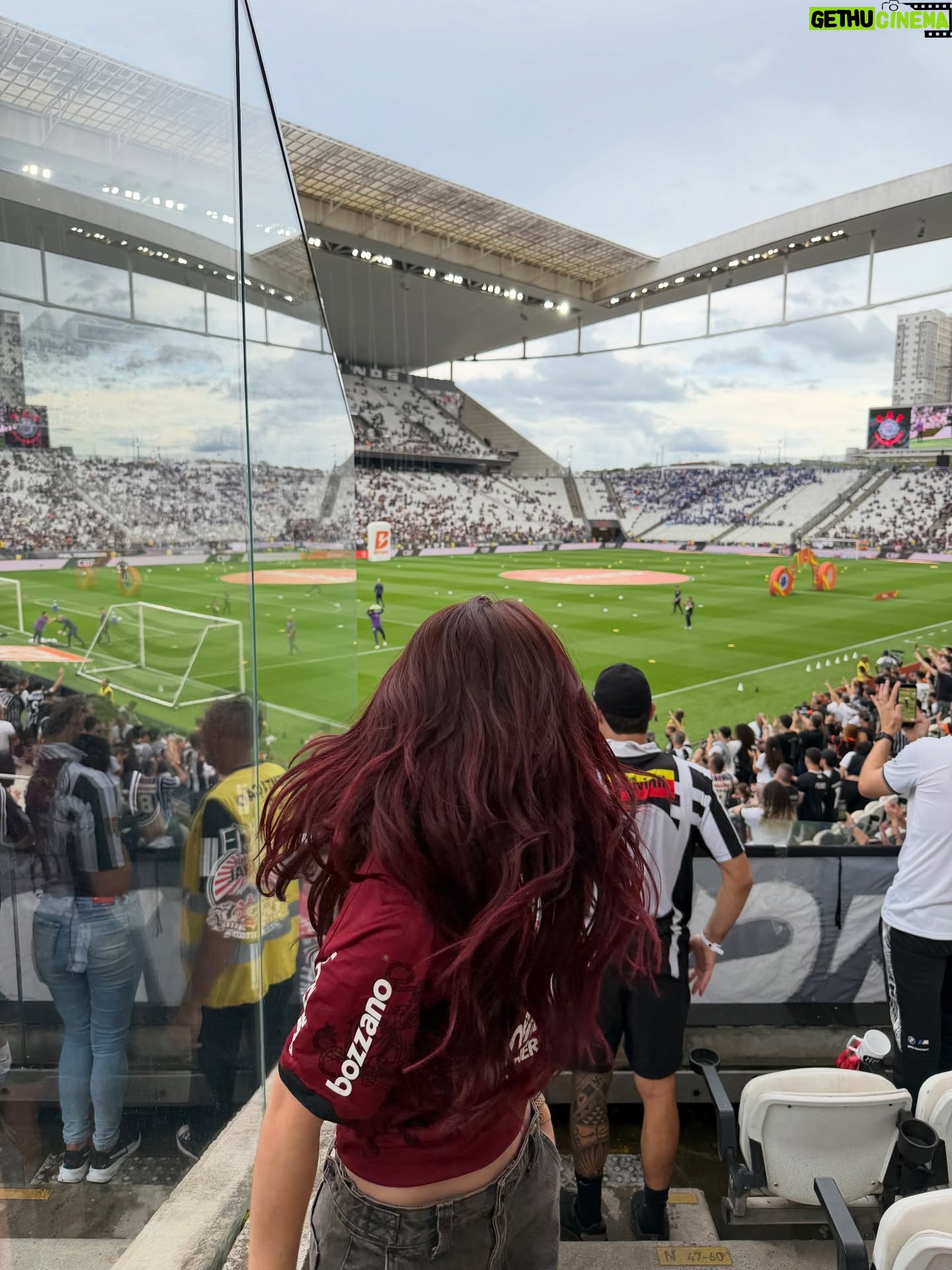 Klara Castanho - 95.4K Likes - FINALISTAS DEMAIS. 

Aqui é Corinthians!!!!