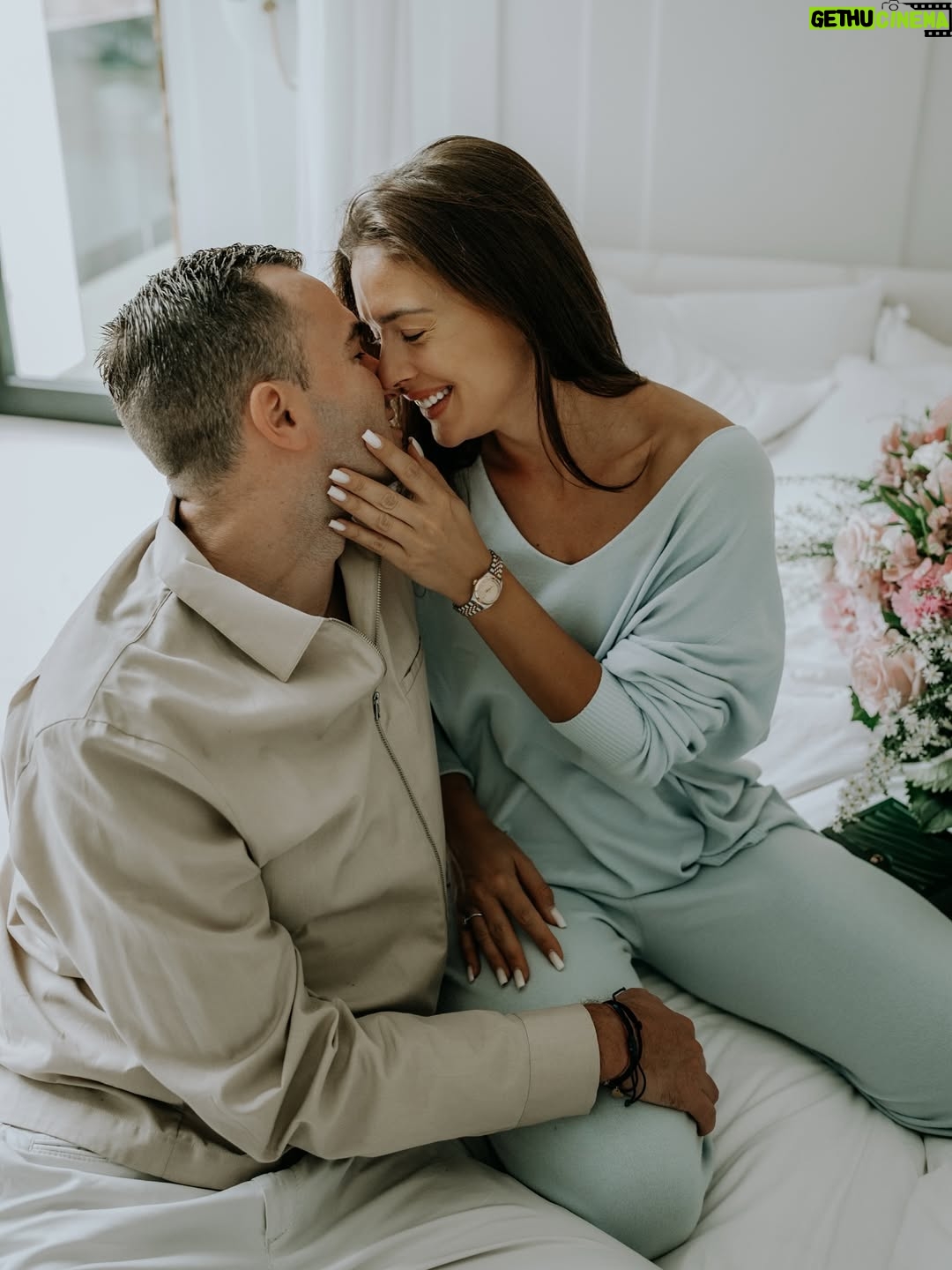 Klaudia Halejcio - 68K Likes - ✨ To był cudowny, urodzinowy poranek 🥰❤️ Dziękuję Kochanie za tę piękną niespodziankę – sprawiłeś, że dzień zaczął się magicznie! ✨ 

#wspomnienie 😍
@patrz_wspomnienie