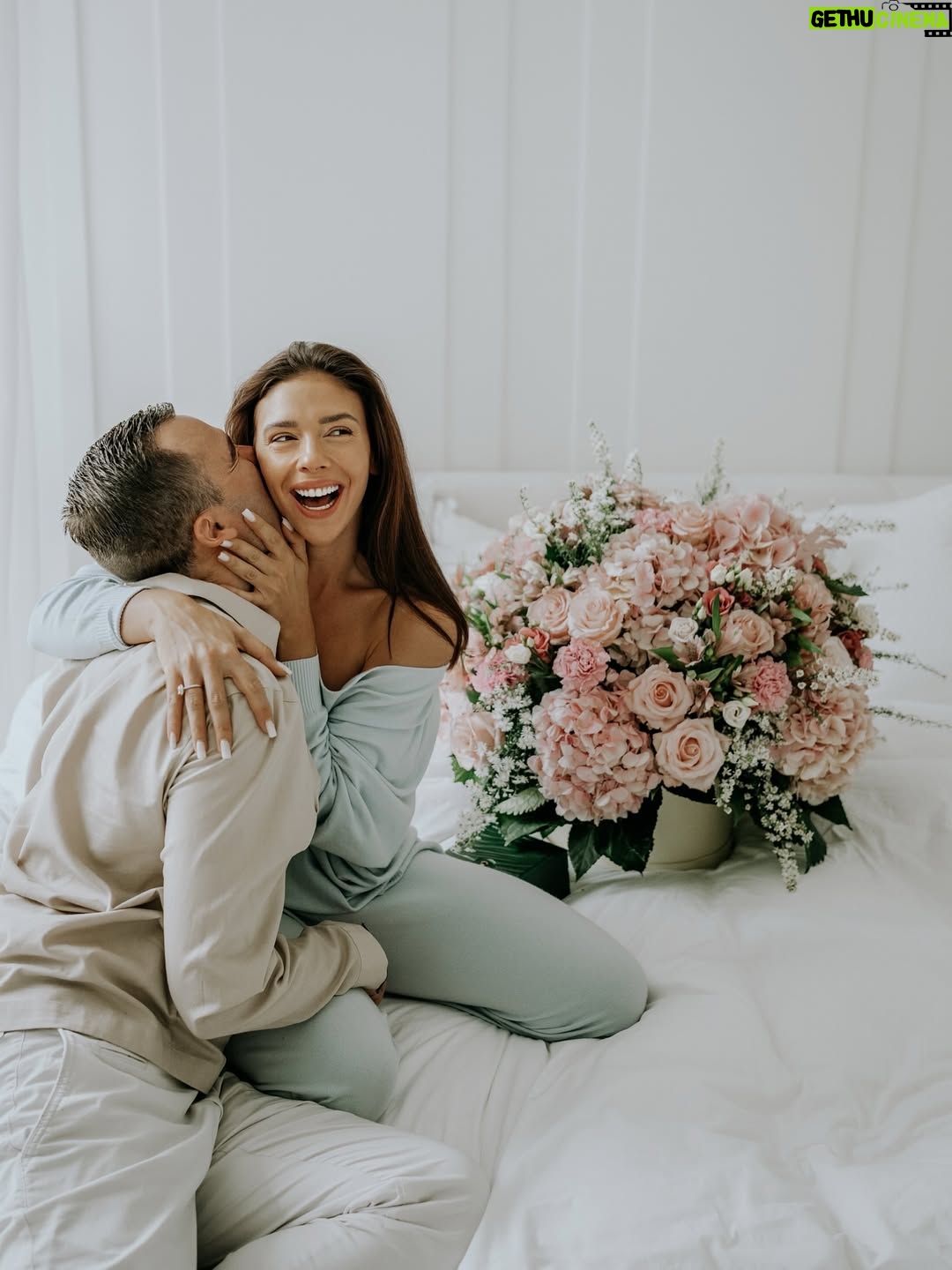 Klaudia Halejcio - 68K Likes - ✨ To był cudowny, urodzinowy poranek 🥰❤️ Dziękuję Kochanie za tę piękną niespodziankę – sprawiłeś, że dzień zaczął się magicznie! ✨ 

#wspomnienie 😍
@patrz_wspomnienie