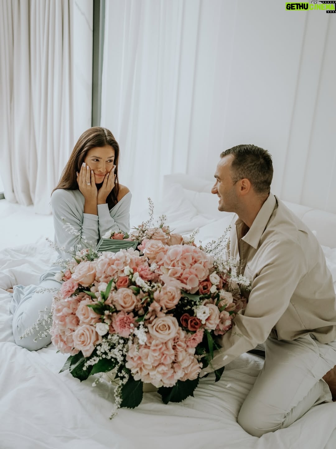 Klaudia Halejcio - 68K Likes - ✨ To był cudowny, urodzinowy poranek 🥰❤️ Dziękuję Kochanie za tę piękną niespodziankę – sprawiłeś, że dzień zaczął się magicznie! ✨ 

#wspomnienie 😍
@patrz_wspomnienie