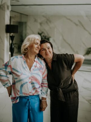 Klaudia Halejcio Instagram - Rodzinna misja specjalna: świętujemy 19. urodziny naszej Tosi 🎂❤️
Zgadnijcie — która twarz to kopia której? 😄

📸 @patrz_wspomnienie