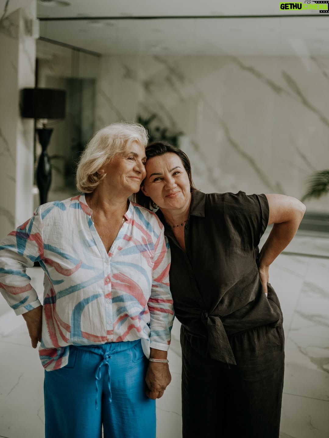 Klaudia Halejcio - 47.4K Likes - Rodzinna misja specjalna: świętujemy 19. urodziny naszej Tosi 🎂❤️
Zgadnijcie — która twarz to kopia której? 😄

📸 @patrz_wspomnienie