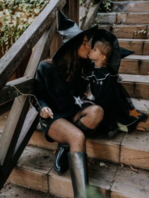 Klaudia Halejcio Instagram - Witch vibes 🤭❤️

A Wy jak spędzacie Halloween? 🎃