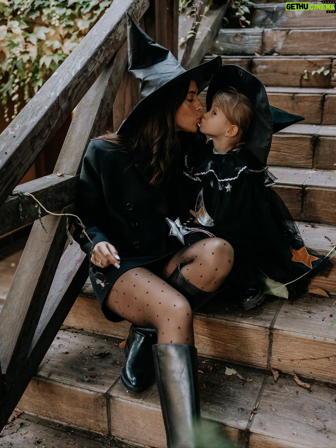 Klaudia Halejcio - 46K Likes - Witch vibes 🤭❤️

A Wy jak spędzacie Halloween? 🎃
