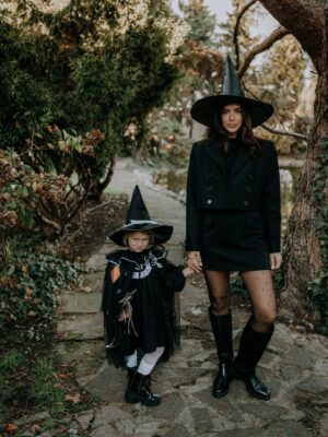 Klaudia Halejcio Instagram - Witch vibes 🤭❤️

A Wy jak spędzacie Halloween? 🎃