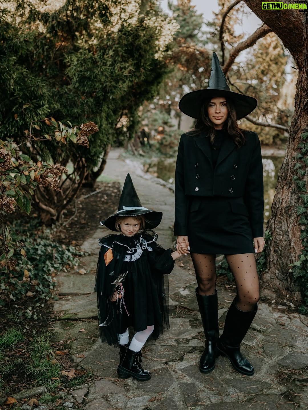 Klaudia Halejcio - 46K Likes - Witch vibes 🤭❤️

A Wy jak spędzacie Halloween? 🎃