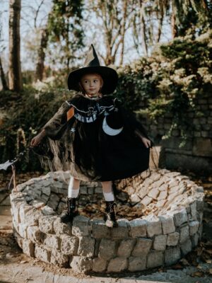 Klaudia Halejcio Instagram - Witch vibes 🤭❤️

A Wy jak spędzacie Halloween? 🎃