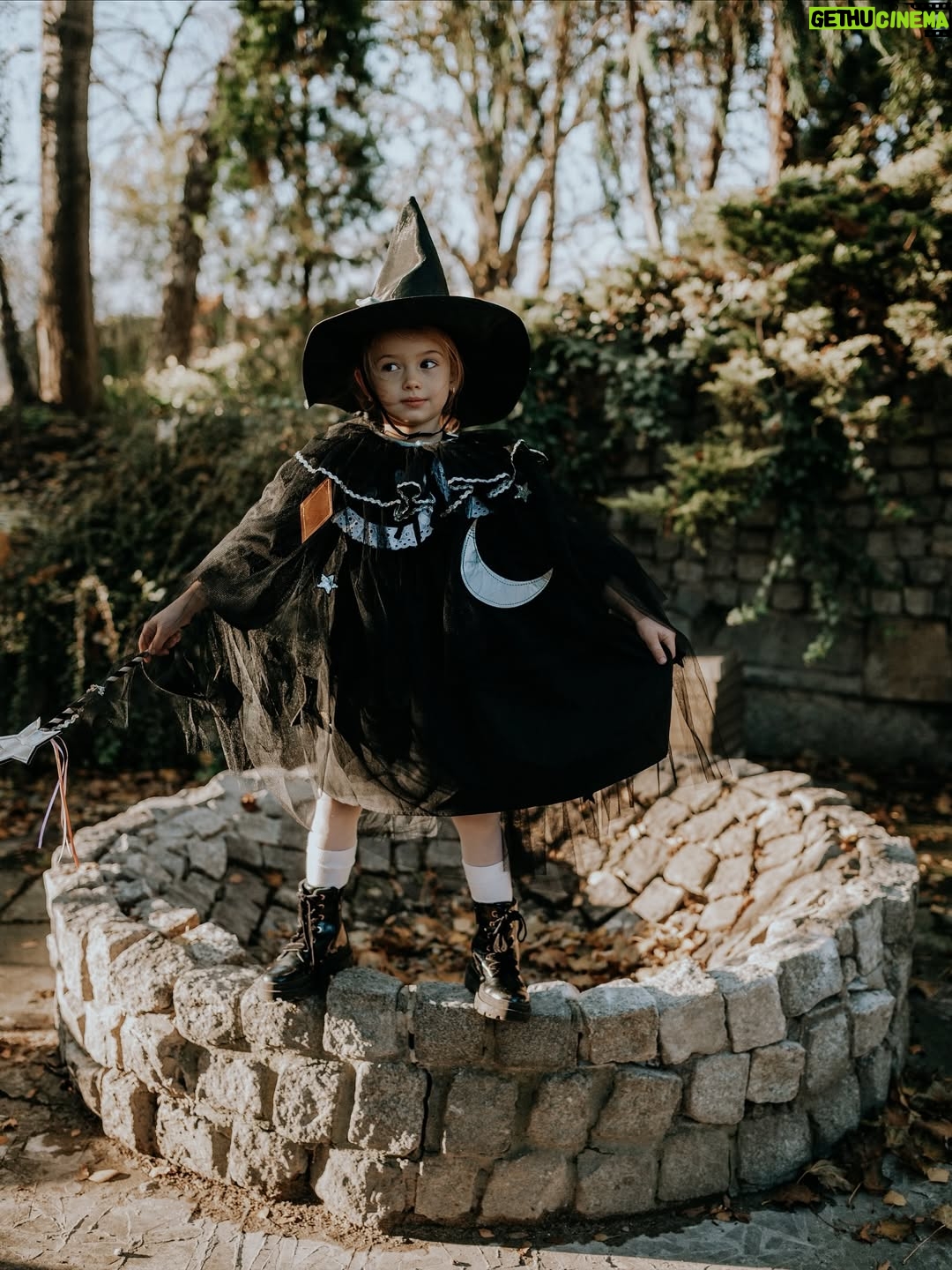 Klaudia Halejcio - 46K Likes - Witch vibes 🤭❤️

A Wy jak spędzacie Halloween? 🎃