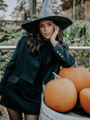 Klaudia Halejcio Instagram - Witch vibes 🤭❤️

A Wy jak spędzacie Halloween? 🎃