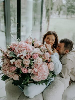 Klaudia Halejcio Instagram - ✨ To był cudowny, urodzinowy poranek 🥰❤️ Dziękuję Kochanie za tę piękną niespodziankę – sprawiłeś, że dzień zaczął się magicznie! ✨ 

#wspomnienie 😍
@patrz_wspomnienie