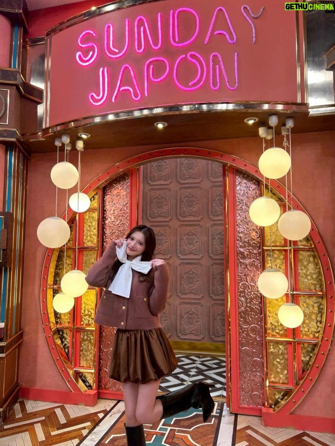 Kokoro Aoshima - 15.3K Likes - ・
@sundayjapon_tbs 
サンジャポさんありがとうございました
政治や経済の事は知識勉強不足で申し訳なかったですが、これを機にもう少し学んでみたいとおもいました

スタジオがクリスマスで可愛かったです🎄🤎
いっぱい撮ったので特別に