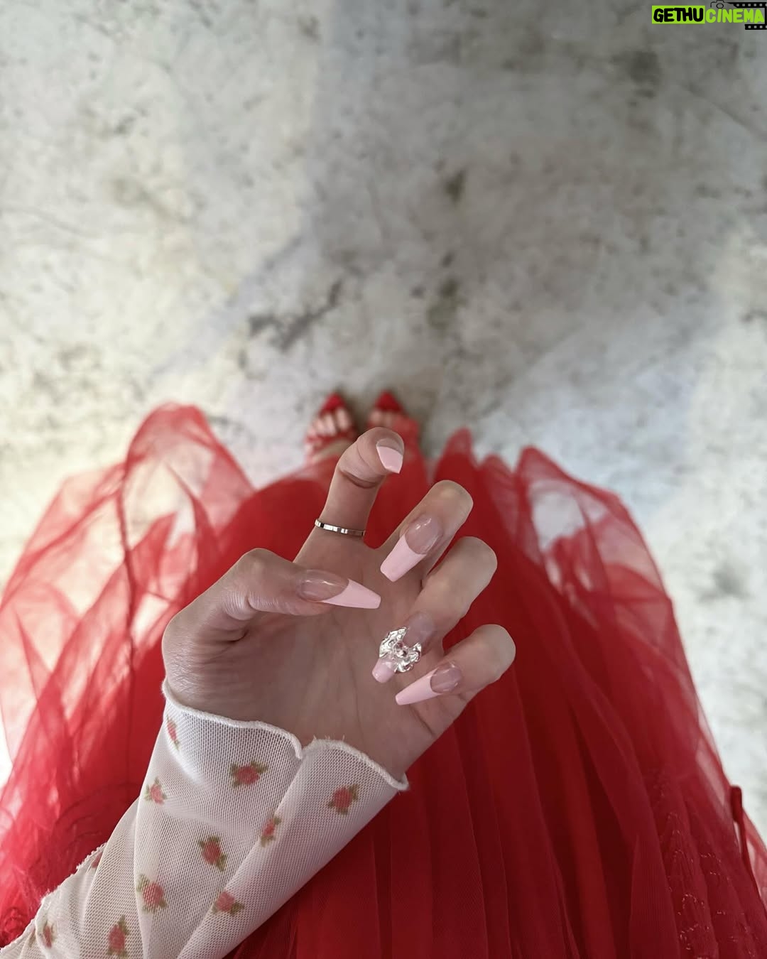 Kokoro Aoshima - 14.5K Likes - バラバラオフショ❤️🌹👠🐦‍🔥🍒😡🍫