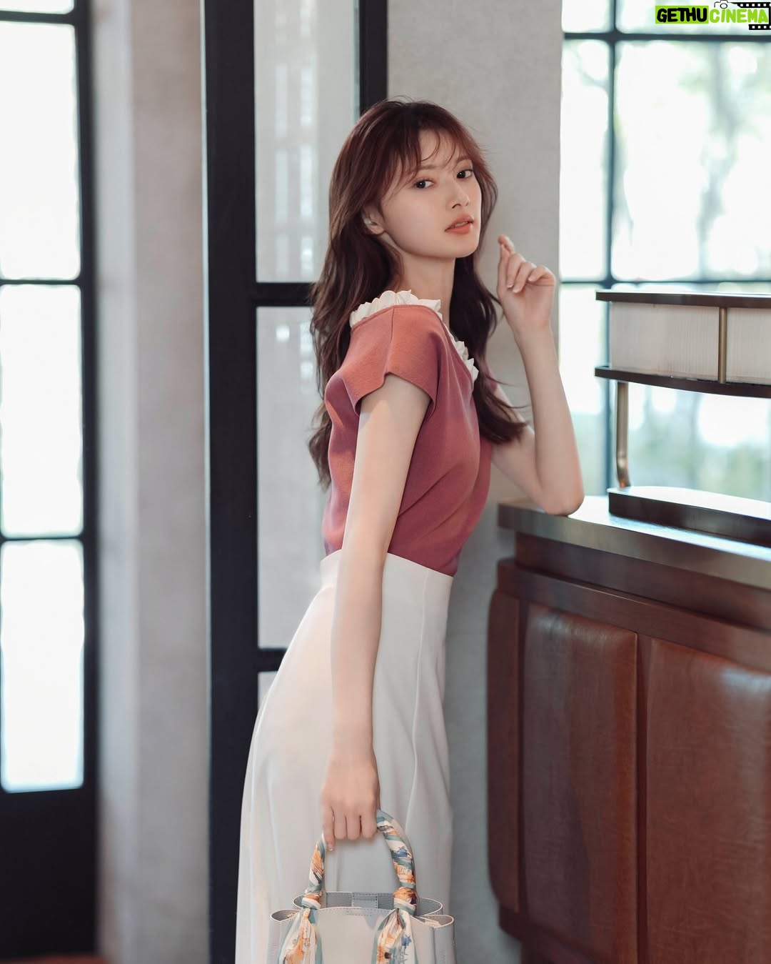 Kokoro Aoshima - 16.4K Likes - ・
@proportionbodydressing × @bijinhyakka 
6月号美人百花様とプロポ様のHPに載っております

今回も綺麗なお姉様にして頂きました🪽
他にも美し可愛よいお洋服が紙面、HP共にたくさんありますのでぜひ。
・
・
そして今月号の @vocemagazine でも変身しております。長井様マジック🤍
・
https://mix.tokyo/blogs/feature/250523-pbd-bijinhyakka?slider_bnr