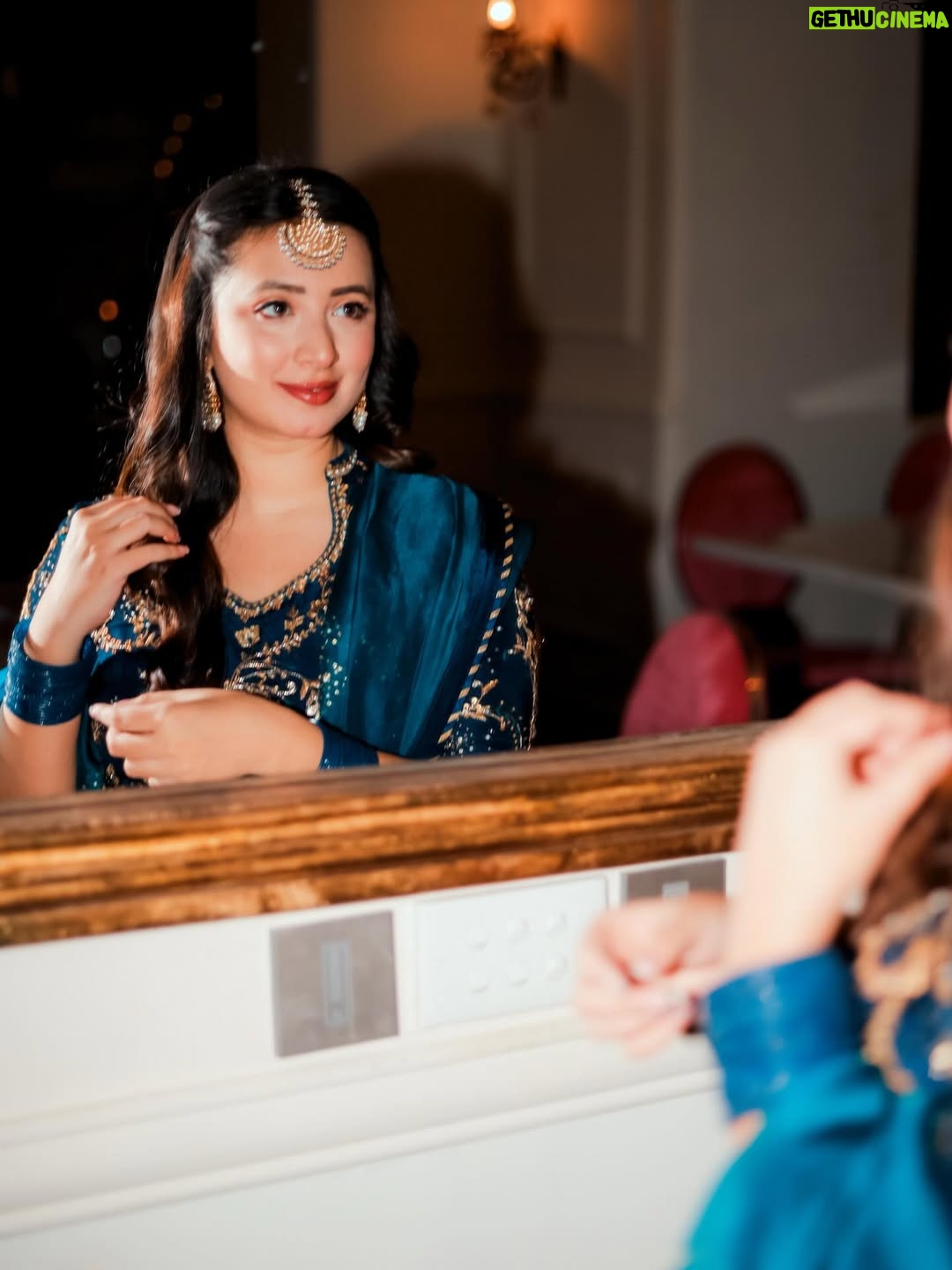 Komal Aziz Khan - 57.4K Likes - Shaadi season got me …

Outfit @mubashirausmanofficial 
Photography @rehanmithanii 
Makeup and styling by your truly 🥰