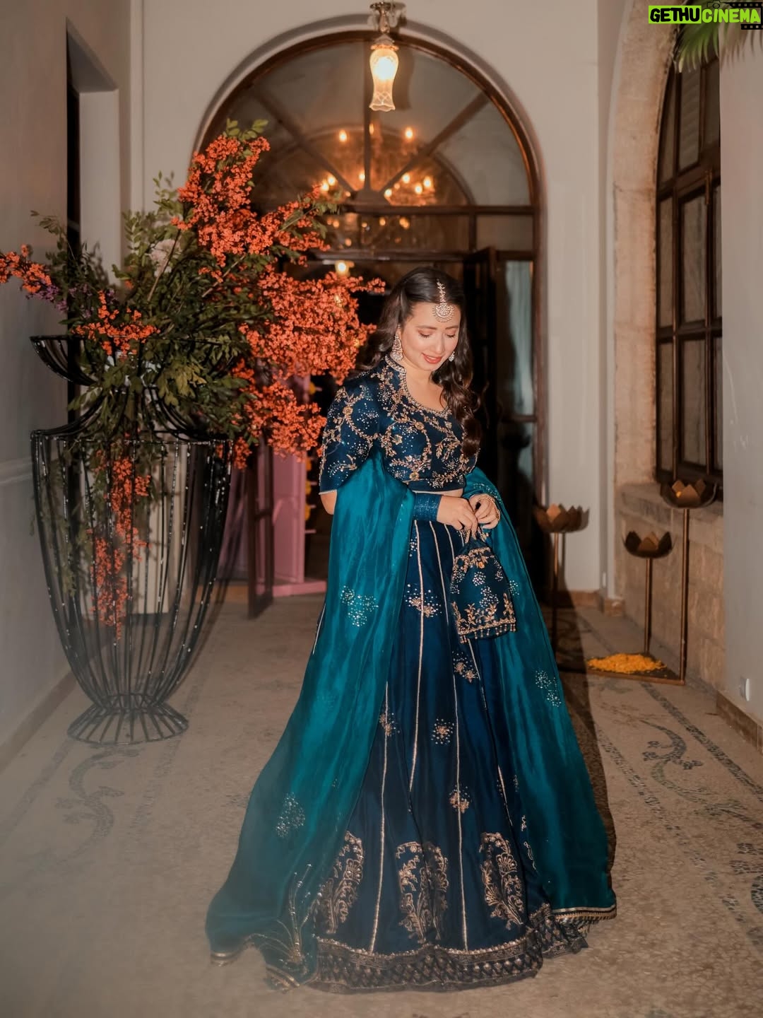 Komal Aziz Khan - 57.4K Likes - Shaadi season got me …

Outfit @mubashirausmanofficial 
Photography @rehanmithanii 
Makeup and styling by your truly 🥰