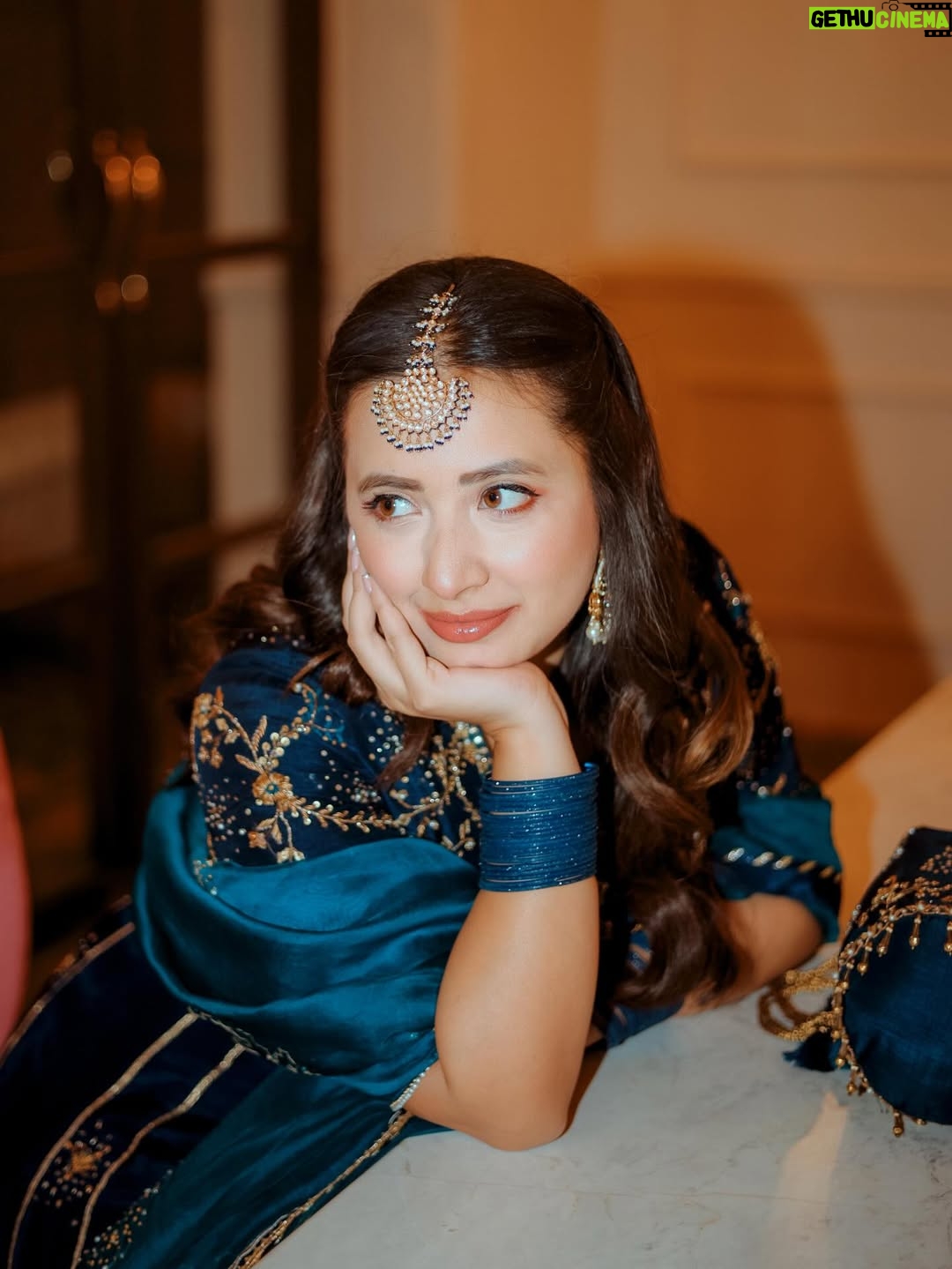 Komal Aziz Khan - 57.4K Likes - Shaadi season got me …

Outfit @mubashirausmanofficial 
Photography @rehanmithanii 
Makeup and styling by your truly 🥰