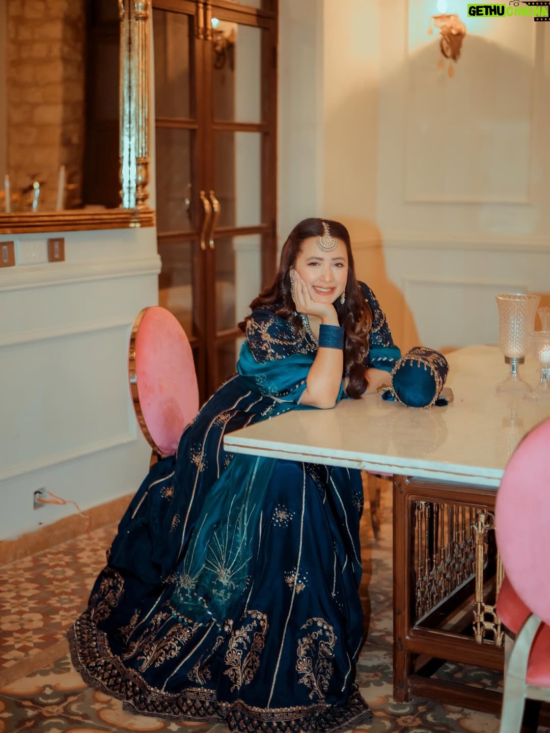 Komal Aziz Khan - 57.4K Likes - Shaadi season got me …

Outfit @mubashirausmanofficial 
Photography @rehanmithanii 
Makeup and styling by your truly 🥰