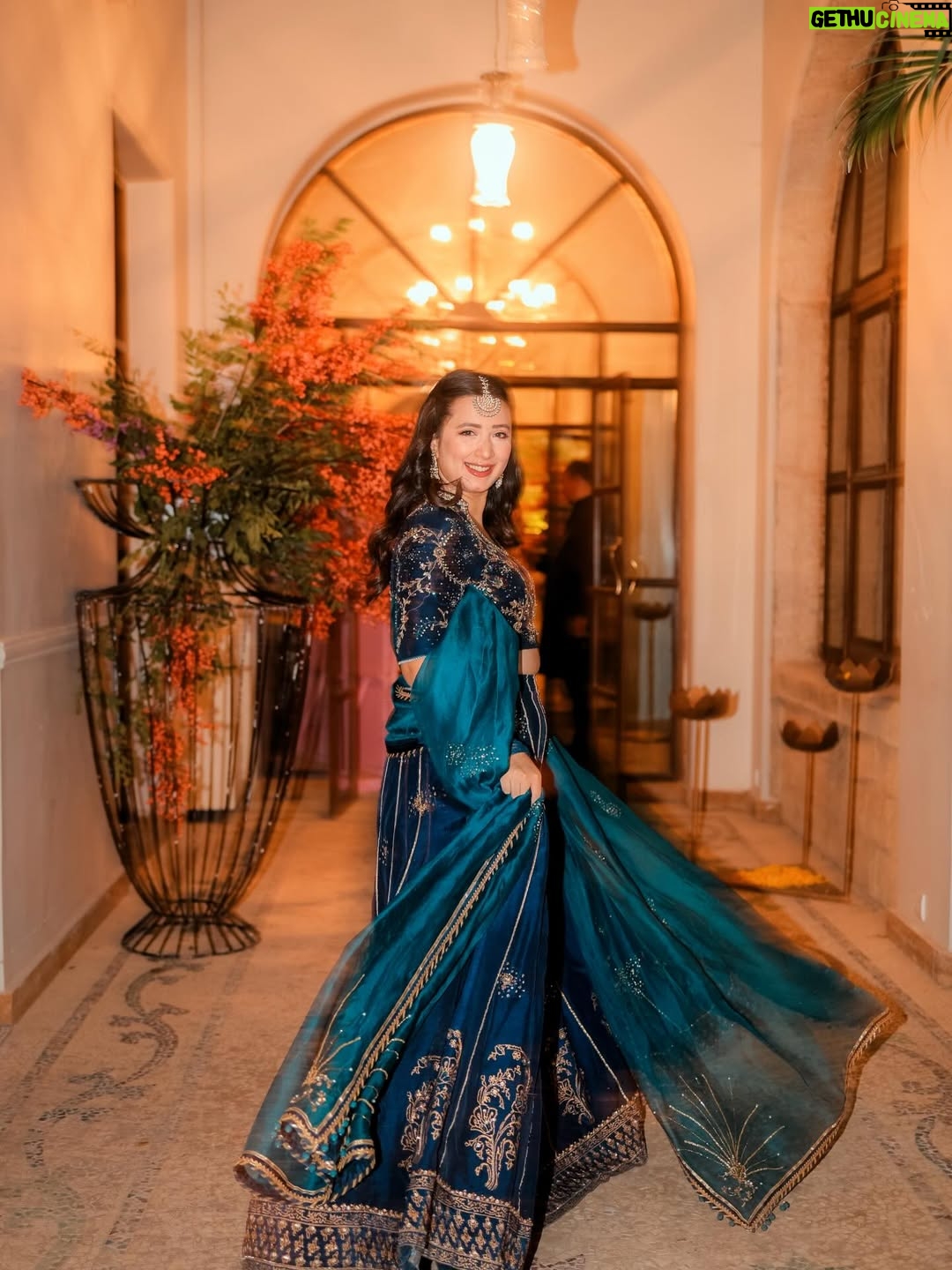 Komal Aziz Khan - 57.4K Likes - Shaadi season got me …

Outfit @mubashirausmanofficial 
Photography @rehanmithanii 
Makeup and styling by your truly 🥰