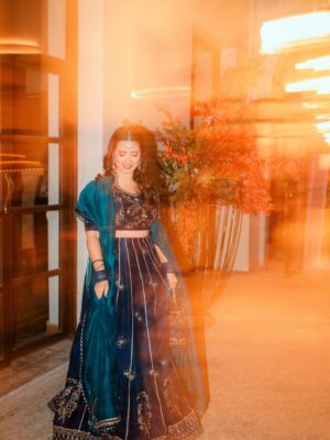 Komal Aziz Khan Instagram - Shaadi season got me …

Outfit @mubashirausmanofficial 
Photography @rehanmithanii 
Makeup and styling by your truly 🥰