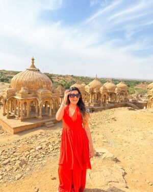 Komal Gudan Instagram - “Jaisalmer, YOU BEAUTY ☀️ 🐪
Already stolen our heart & it’s just day 1
Walking through the Fort and the Golden City feels like stepping into a living painting. The narrow lanes are alive with Colors. Every turn surprises you with something beautiful Can’t wait to explore more of this golden wonderland! ✨ #GoldenCity