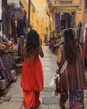 Komal Gudan Instagram - “Jaisalmer, YOU BEAUTY ☀️ 🐪
Already stolen our heart & it’s just day 1
Walking through the Fort and the Golden City feels like stepping into a living painting. The narrow lanes are alive with Colors. Every turn surprises you with something beautiful Can’t wait to explore more of this golden wonderland! ✨ #GoldenCity