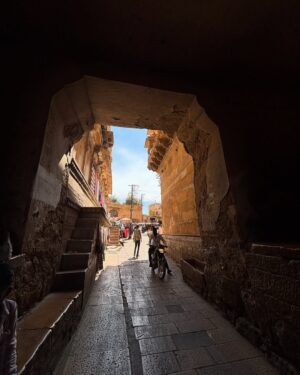 Komal Gudan Instagram - “Jaisalmer, YOU BEAUTY ☀️ 🐪
Already stolen our heart & it’s just day 1
Walking through the Fort and the Golden City feels like stepping into a living painting. The narrow lanes are alive with Colors. Every turn surprises you with something beautiful Can’t wait to explore more of this golden wonderland! ✨ #GoldenCity