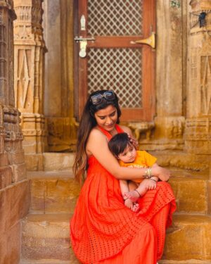 Komal Gudan Instagram - “Jaisalmer, YOU BEAUTY ☀️ 🐪
Already stolen our heart & it’s just day 1
Walking through the Fort and the Golden City feels like stepping into a living painting. The narrow lanes are alive with Colors. Every turn surprises you with something beautiful Can’t wait to explore more of this golden wonderland! ✨ #GoldenCity