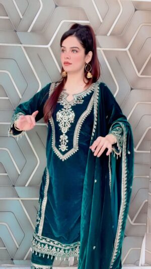 Komal Gugnani Instagram - Anyone hua qurbaan😛
Outfit : @umang_ethnic
#barbiedoll #komalgugnani #reels #reelsinstagram #trending #kajramohabbatwala