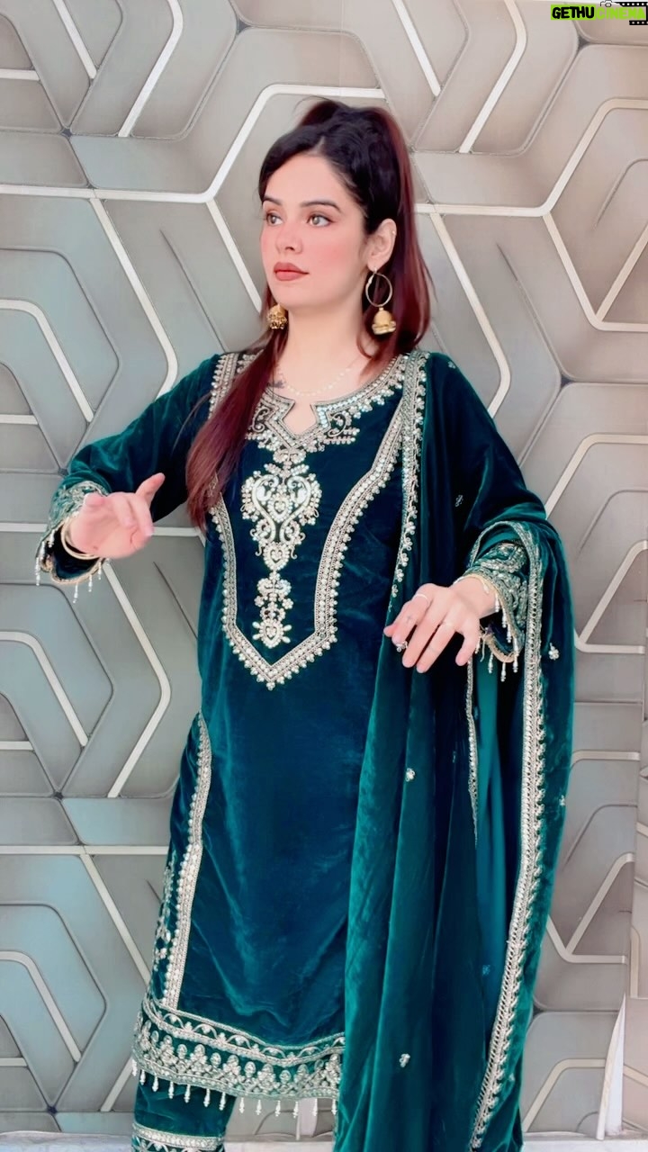 Komal Gugnani - 4.8K Likes - Anyone hua qurbaan😛
Outfit : @umang_ethnic 

#barbiedoll #komalgugnani #reels #reelsinstagram #trending #kajramohabbatwala
