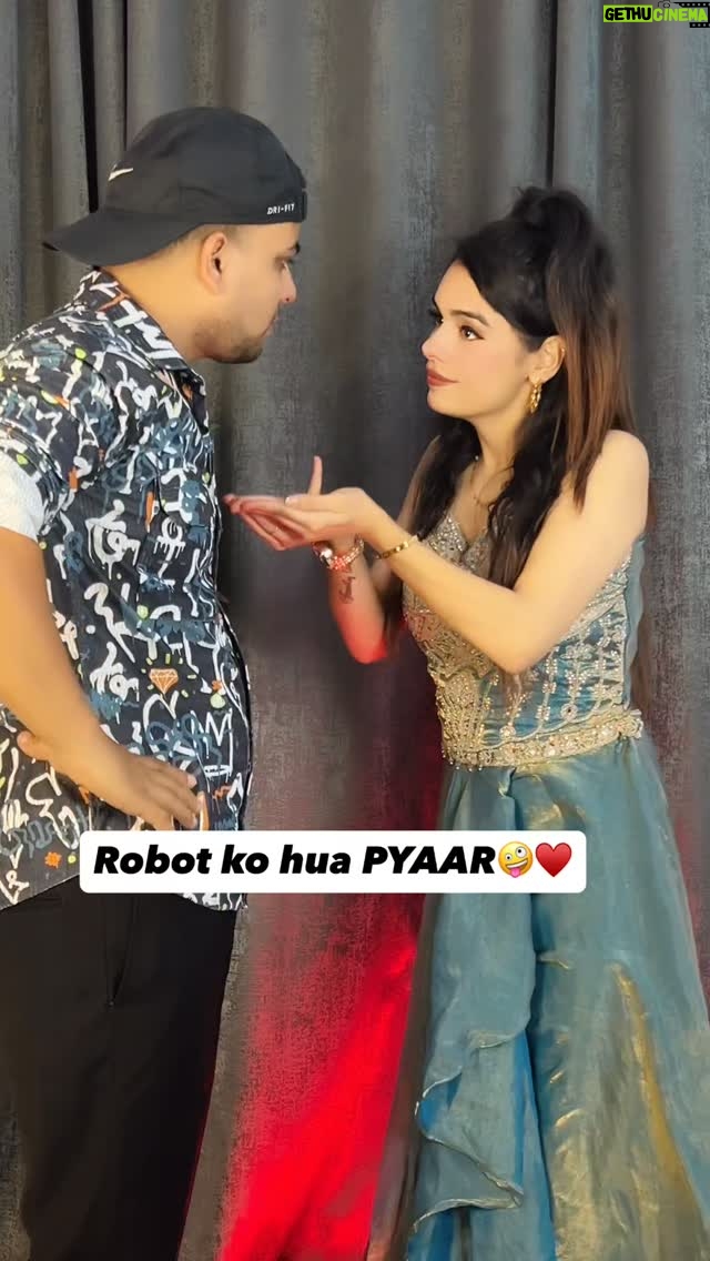 Komal Gugnani - 4.5K Likes - @mk_monusingh 😂😂 

#robot #indianbarbiedoll #barbiedoll #komalgugnani #dolldance #comedyact #reelsinstagram #trending #dance #beechbajaria #haryana #panipat