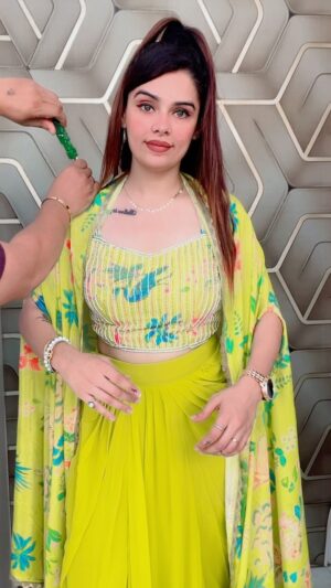 Komal Gugnani Instagram - Doll ki dress from @umang_ethnic 💕
#barbiedoll #komalgugnani #reels #reelsinstagram #trending #dance #dolldance