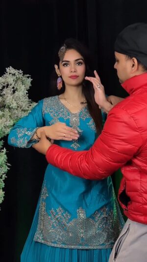 Komal Gugnani Instagram - Doll mode ON 💃
Shararat song | Dhurandhar vibes ✨🔥