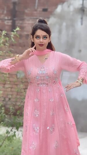 Komal Gugnani Instagram - #dabbepedabba #udakabutar
#komalgugnani #barbiedoll