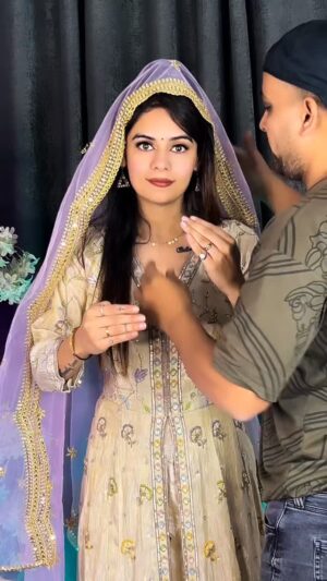 Komal Gugnani Instagram - Puppet hai ya Girl😛♥️
#barbiedoll #komalgugnani #dolldance #dance #reelsinstagram #dillagaliya #haryana #bollywood