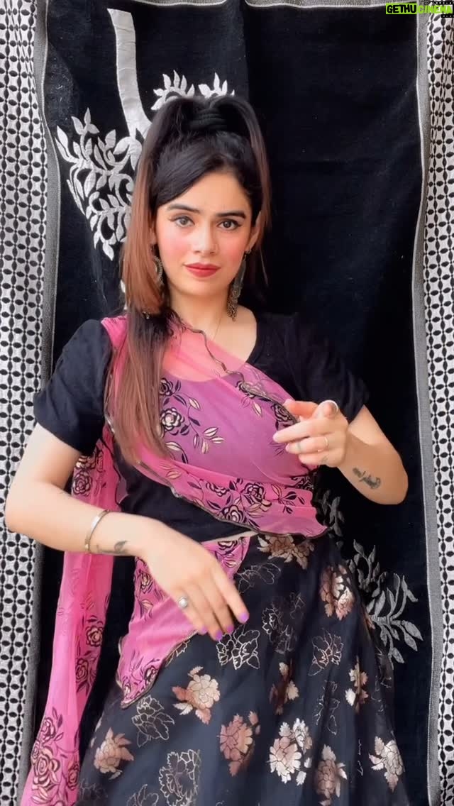 Komal Gugnani - 10K Likes - Can anyone convert these lines in Hindi😁 love the Vibe❤️

#komalgugnani #barbiedoll #reels #marathisong #trending #marathimulgi #Shaky
@isha__malviya @sanjurathod07