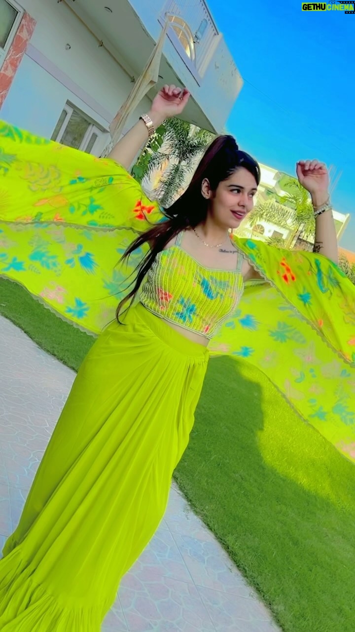 Komal Gugnani - 5.1K Likes - Kaisi lgg rh h dress?❣️
Outfit: @umang_ethnic 

#barbiedoll #Komalgugnani #reelsinstagram #reels #trending #dance #fashion
